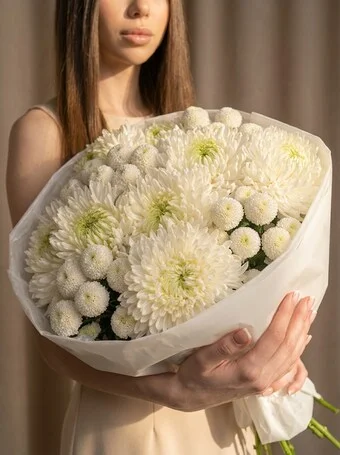 Букет из микса хризантем «Альваланш»