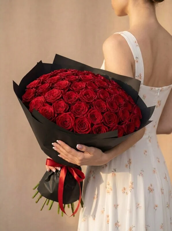 Роскошный букет из красной бархатной розы, 101 шт