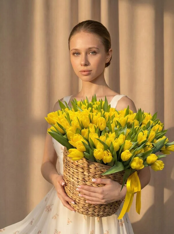 Корзина из желтых тюльпанов 101 ШТ