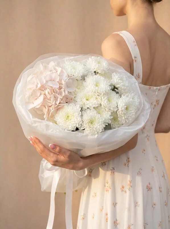 Букет из хризантем и гортензии «Сияние»