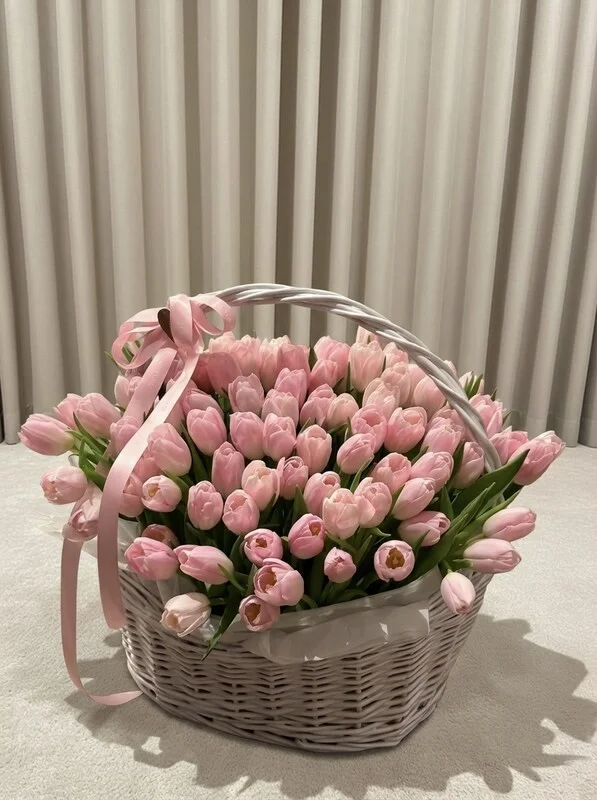 Корзина из нежных розовых тюльпанов, 101